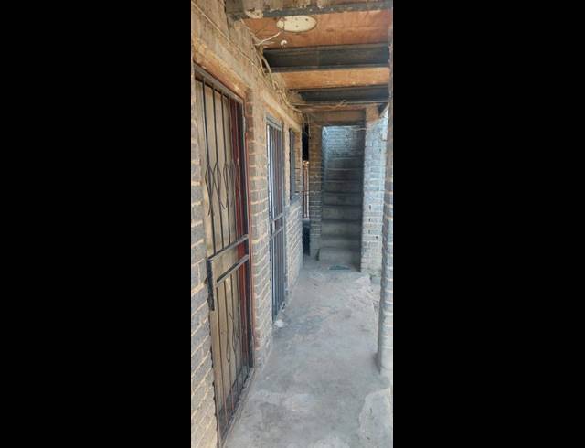 12 BEDROOM HOUSE FOR SALE IN JIYANA